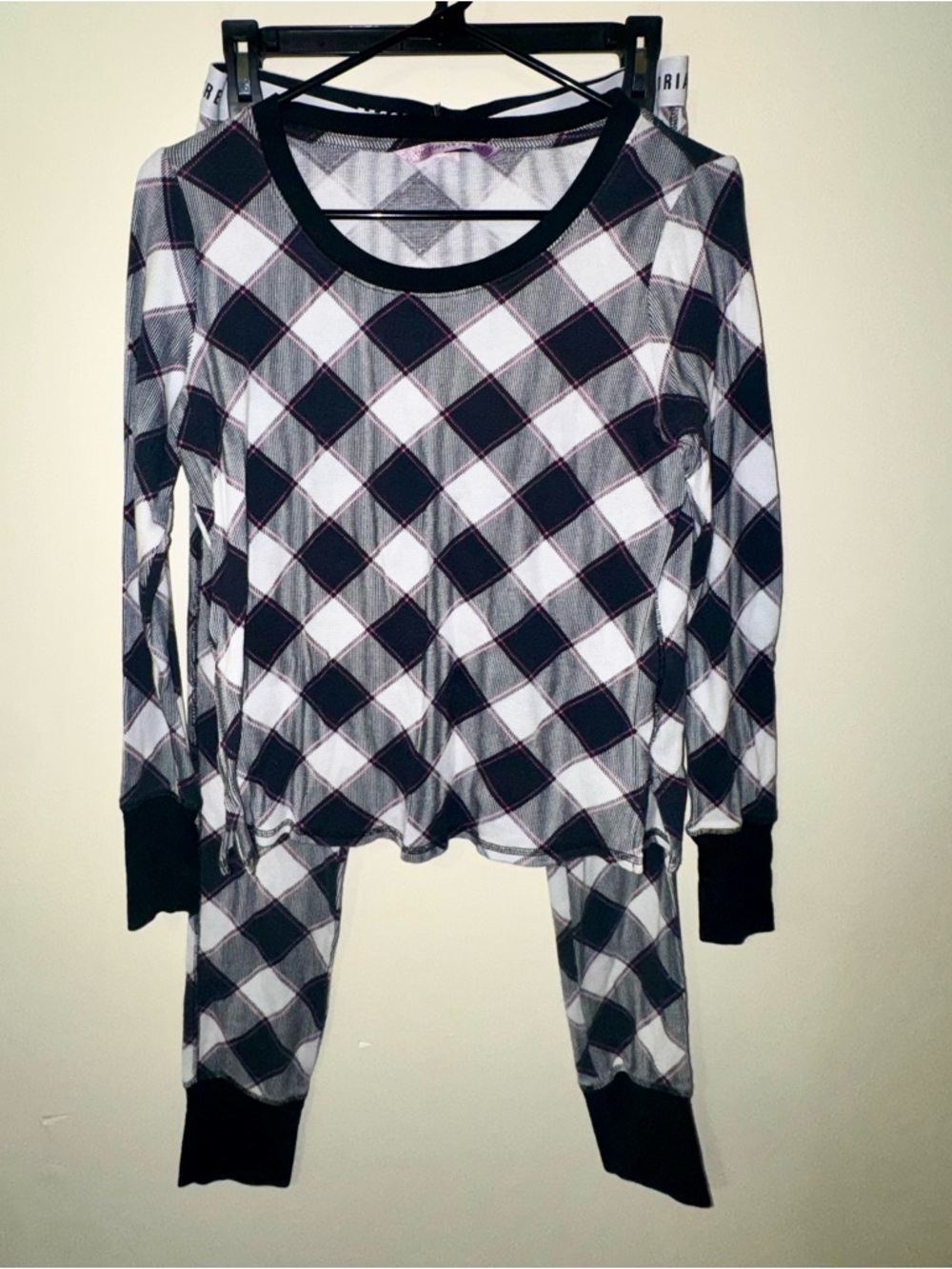 Victoria's Secret Black/White Plaid Long-Sleeve Pajama Set - Picture 1 of 16